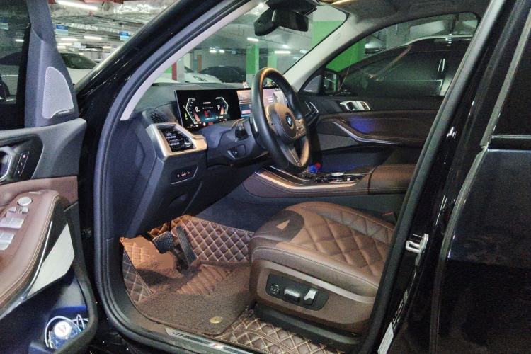 Used BMW X5 2023 xDrive 30Li Luxury M Sport Package
