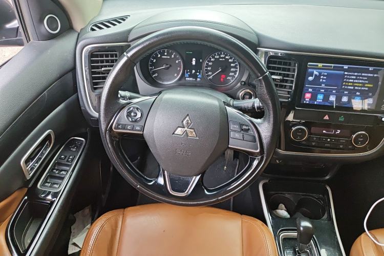 Used Mitsubishi Outlander 2019 2.0L Two-Wheel Drive Comfort Edition 5 Seats China V Standard
