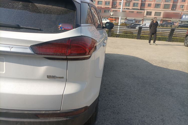 Used Geely Auto Emgrand X7 Sport 2021 Million Edition 1.8TD DCT Two-Wheel Drive Luxury Model
