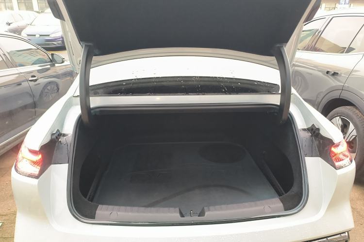 Used Geely Galaxy E8 2024 665 km Range Rear-Drive Starship Long-Range Version Trunk