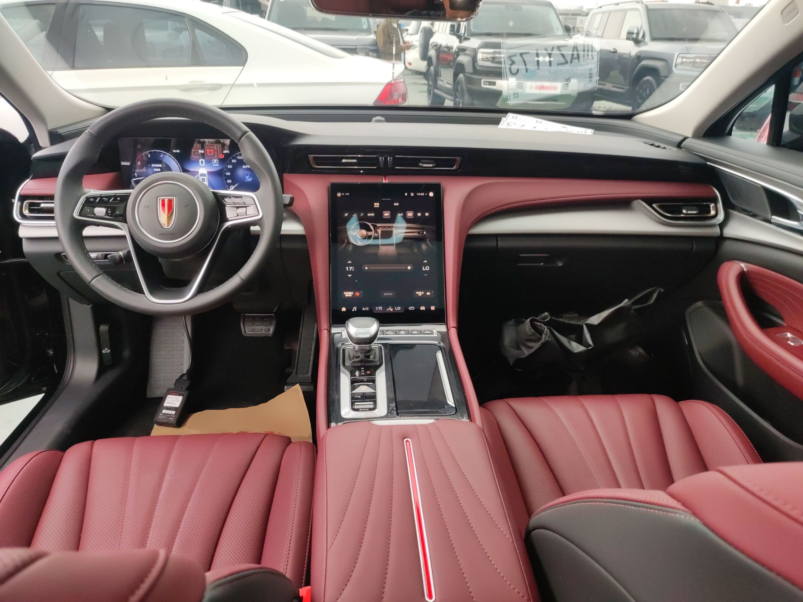 Hongqi H5 2024 2.0T Automatic Smart Connect Flagship Edition - Chinese Trim Xiang — снимка 12