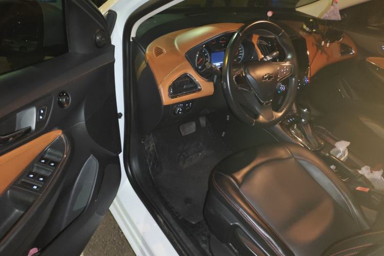 Used Chevrolet Cruze 2016 1.4T DCG Luxury Edition Interior 3