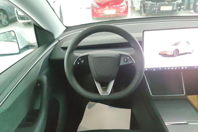 Used Tesla Model Y 2025 Updated Version Long-Range All-Wheel Drive Steering Wheel