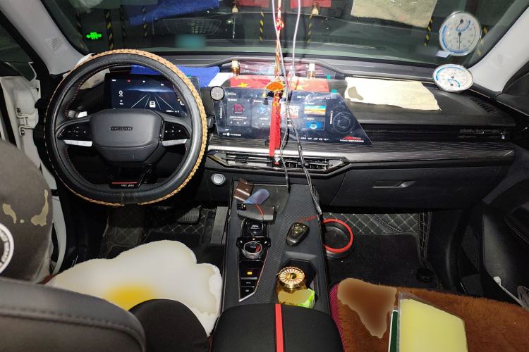 Used CHANGAN OSHAN Z6 2023 Blue Whale 1.5T DCT Smart-Led City Edition Center Console