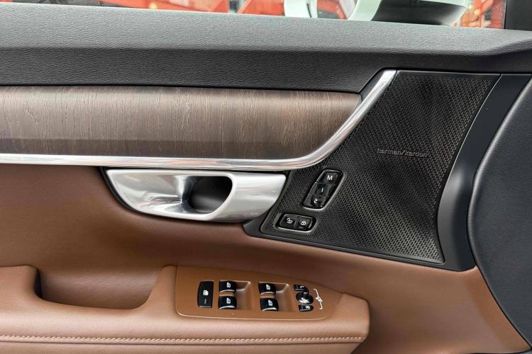 Used Volvo V90 2024 Cross Country B5 AWD Smart Range Edition