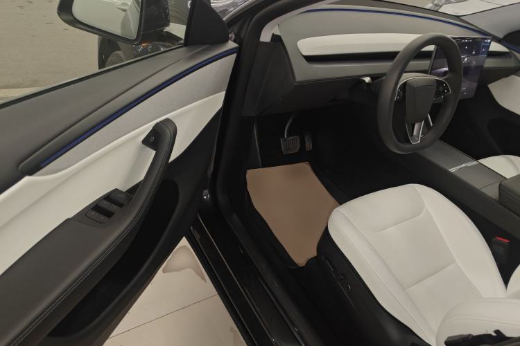 Used Tesla Model Y 2025 Rear-Wheel-Drive Version Driver Seat