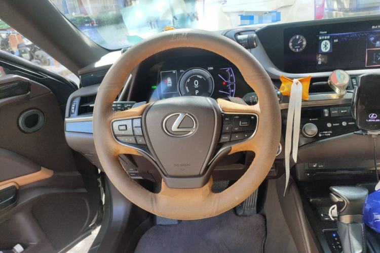 Used Lexus ES 2020 300h Premier Edition