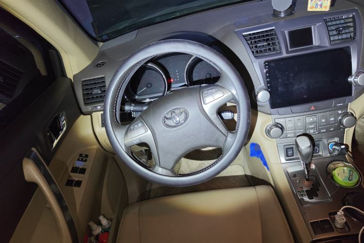 Used Toyota Highlander 2011 2.7L Two-Wheel Drive 7-Seater Luxury Edition Steering Wheel