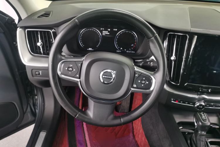 Used Volvo XC60 2019 T5 4x4 Smart Edition China V Standard Steering Wheel
