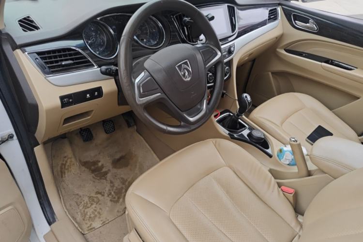 Used Baojun 730 2016 1.5T Manual Comfort Version 7 Seats Steering Wheel