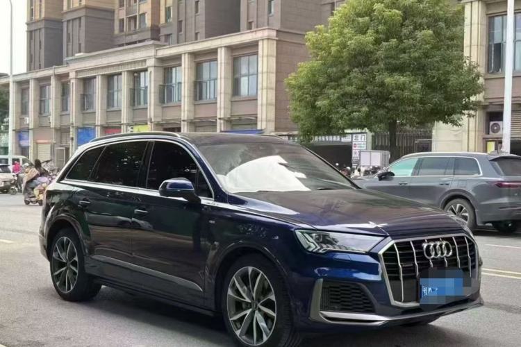 Used Audi Q7 2021 55 TFSI quattro S line Sport model
