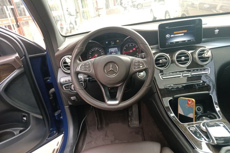 Used Mercedes-Benz GLC 2017 GLC 260 4MATIC Luxury Model Steering Wheel