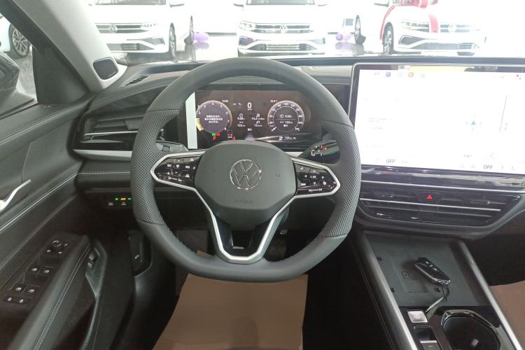 Used Volkswagen Passat 2026 Model, Pro 380TSI Xingkong Longyun Edition Steering Wheel