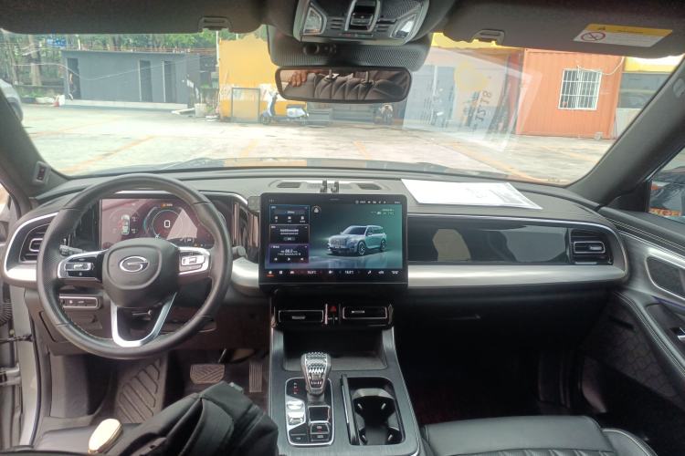 Used GAC Trumpchi GS8 2022 Linghang Series 2.0 TGDI Two-Wheel-Drive Luxury Smart Connectivity Version (7 Seats) Center Console