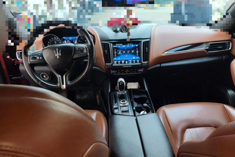 Used Maserati Levante 2016 3.0T Standard Edition Center Console