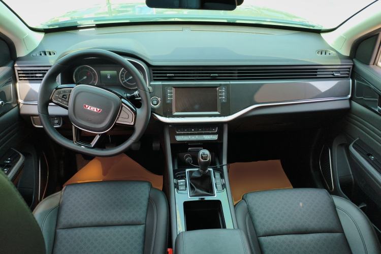 Used Sinotruk VGV U70 2020 1.5T Manual Elite Edition 7-Seater Center Console