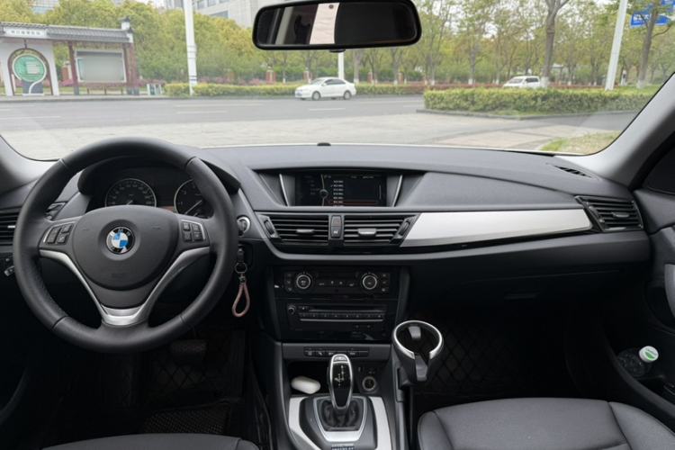 Used BMW X1 2014 sDrive18i Leading Model
