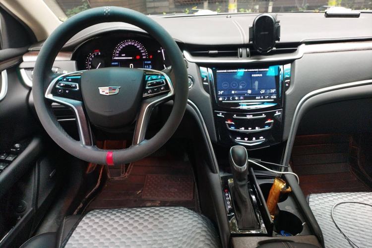 Used Cadillac XTS 2018 28T Elite Edition Center Console