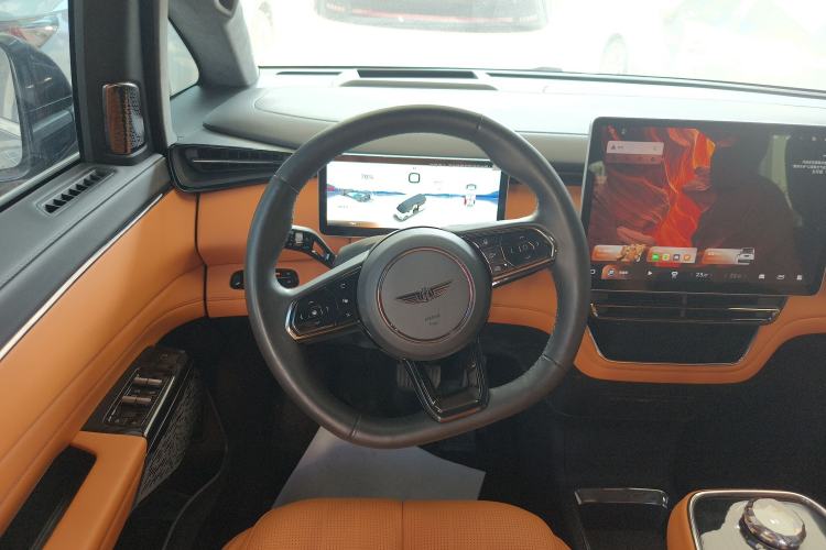 Used Geely Galaxy LEVC L380 2024 140-Degree 6-Seater All-Wheel-Drive Ultra Steering Wheel