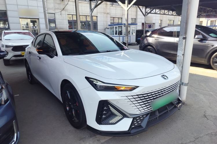 Used Changan UNI-V iDD 2023 ZhiDian iDD 1.5T 113km Smart & Fun Version
