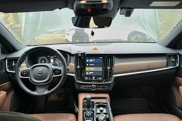 Used Volvo V90 2021 Cross Country B5 AWD Smart Range Edition