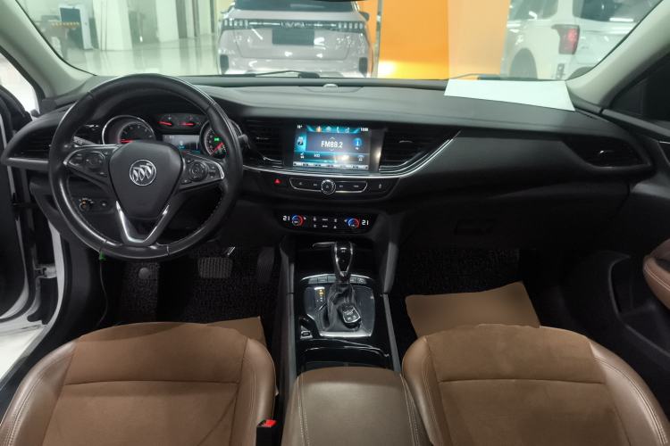 Used Buick Regal 2017 20T Luxury Model Center Console