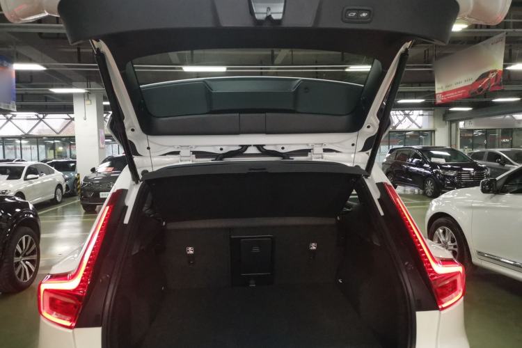 Used Volvo XC40 2024 B4 4x4 Smart Luxury Edition