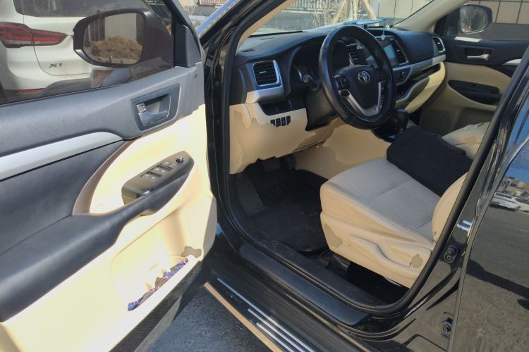 Used Toyota Highlander 2018 2.0T Two-Wheel Drive Elite Edition 5 Seats Emission Standard China V
