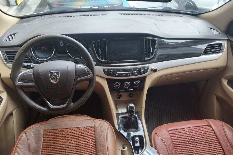 Used Baojun 730 2016 1.5T Manual Comfort Version 7 Seats
