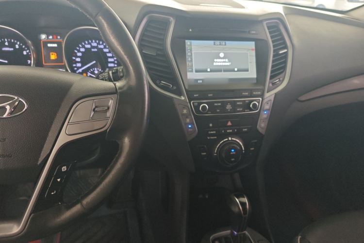 Used Hyundai Santa Fe 2017 2.0T Automatic Two-Wheel Drive Smart Version 7 Seats