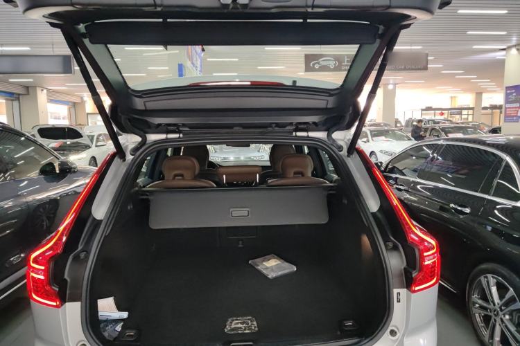 Used Volvo XC60 2024 B5 4x4 Smart Luxury Edition
