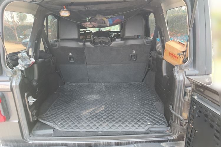 Used Jeep Wrangler 2018 2.0T Sahara Four-Door Edition Trunk