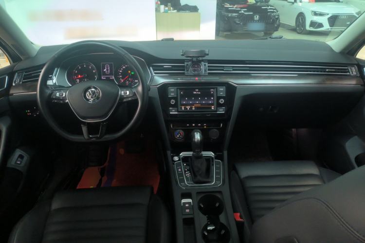 Used Volkswagen Magotan 2019 330TSI DSG Leading Model China VI Standard Center Console