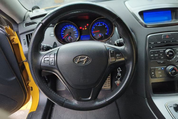 Used Hyundai Genesis Coupe 2009 2.0T Automatic Deluxe Edition Steering Wheel