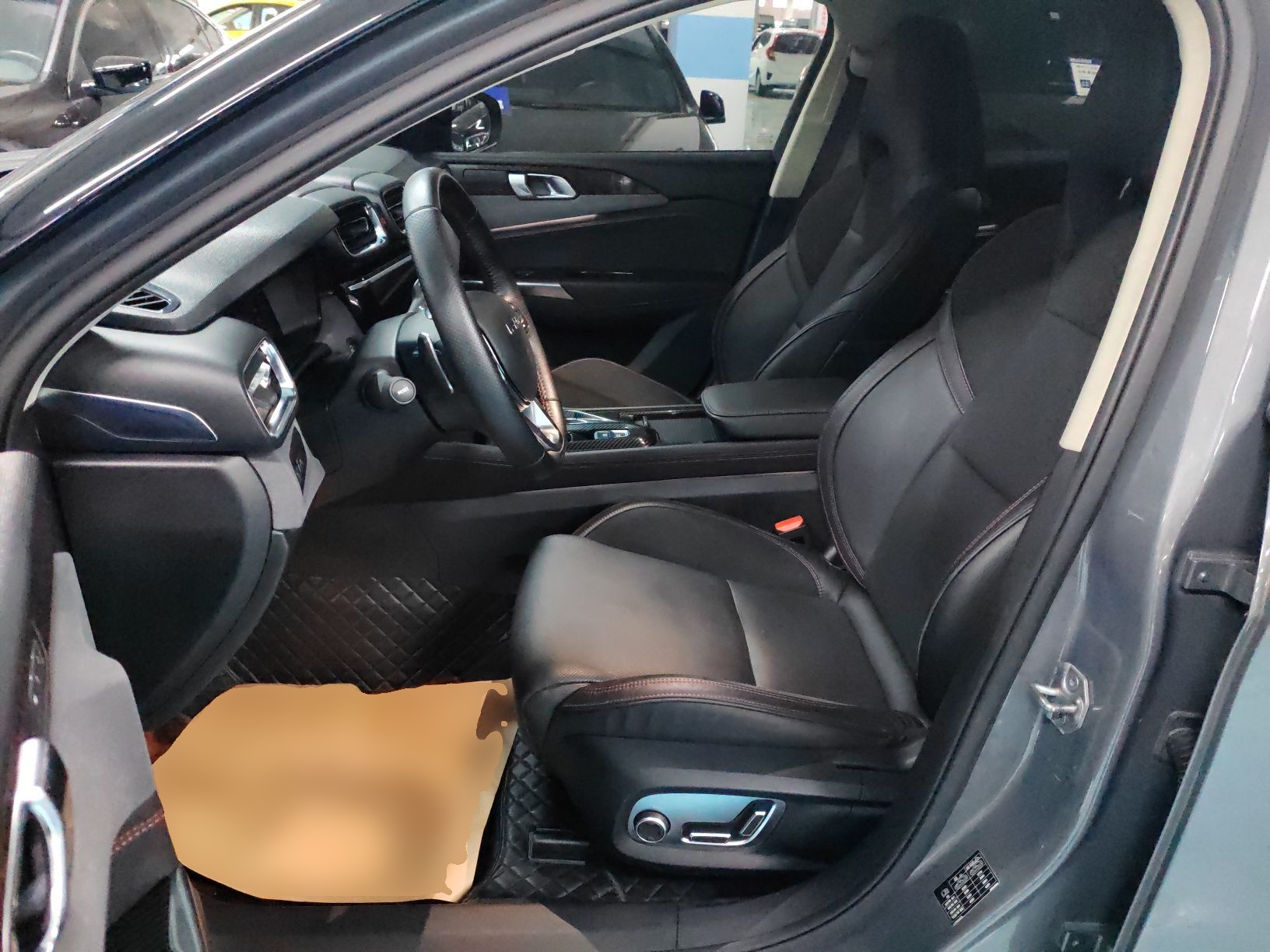 Переднее сиденье в автомобиле