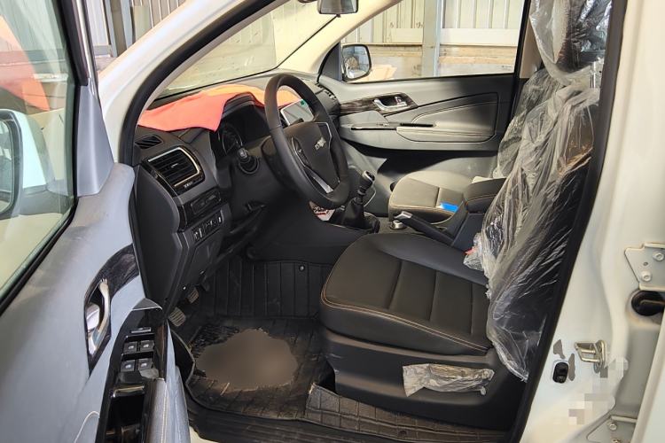 Used Isuzu D-MAX 2020 1.9T 4x4 Manual Comfort Version China VI Standard RZ4E Hi-Power
