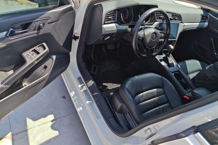 Used Volkswagen Lamando 2015 280TSI DSG Comfort Edition Driver Seat