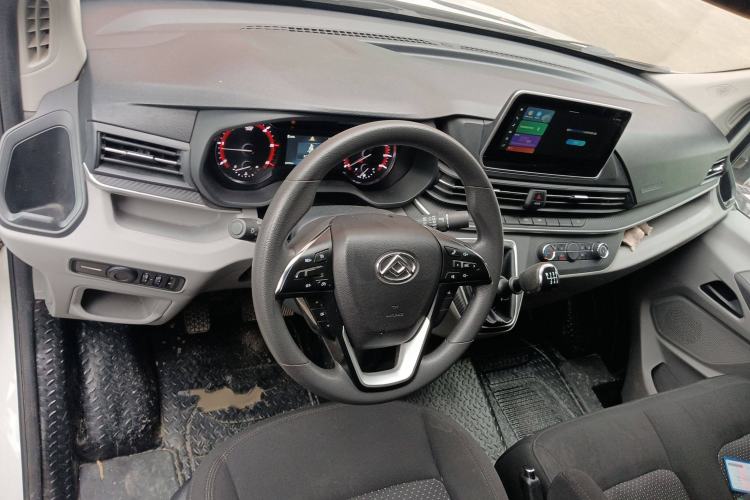 Used SAIC MAXUS Xintu V90 2022 2.0T Manual – Yunjie Front-Wheel-Drive Short Wheelbase Mid-Roof Design with Single Rear Tire 6-Seater