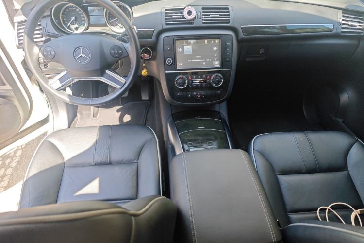 Used Mercedes-Benz R-Class 2017 R 320 4MATIC Business Edition Prestige Model
