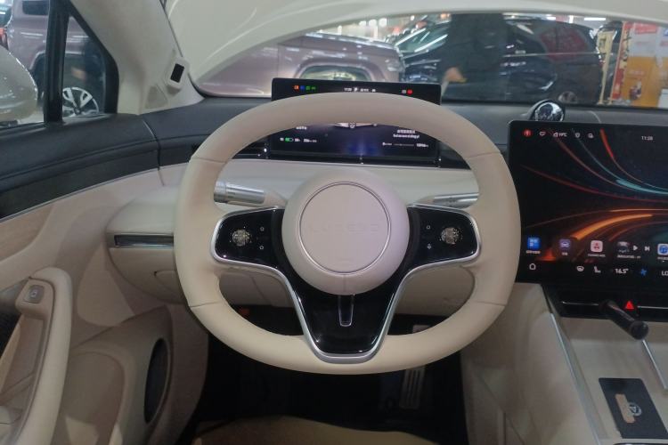 Used Hima Luxeed S7 2025 855 km Max