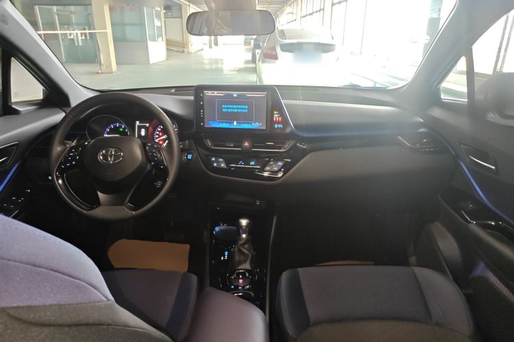 Used Toyota C-HR 2018 2.0L Luxury Sunroof Version China VI Standard
