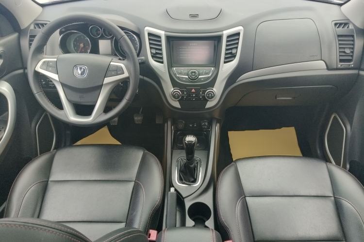 Used CHANGAN CS35 2015 1.6L Manual Luxury Model China IV Standard Center Console