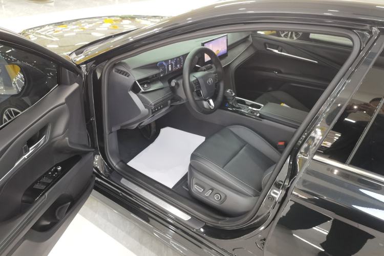 Used Toyota Camry 2026 Model Dual-Engine 2.0HG Prestige Edition