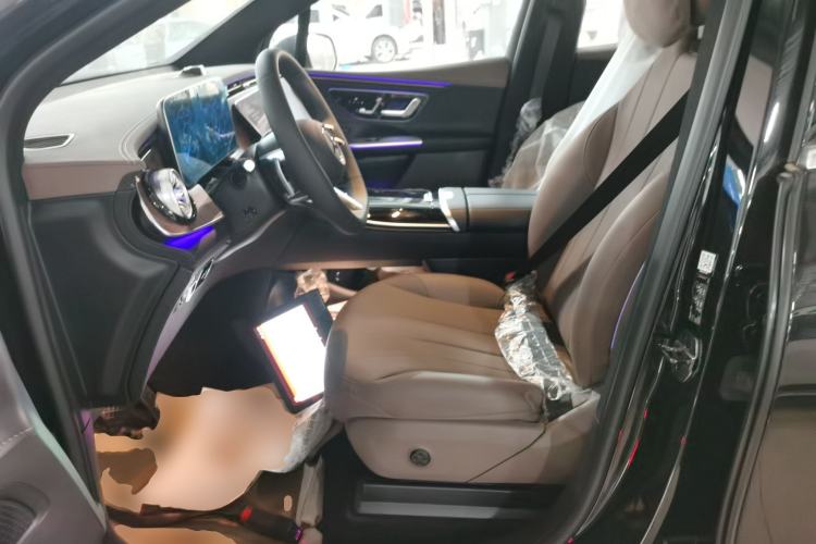 Used Mercedes-Benz EQE SUV 2024 500 4MATIC Pioneer Edition Left Front Seat