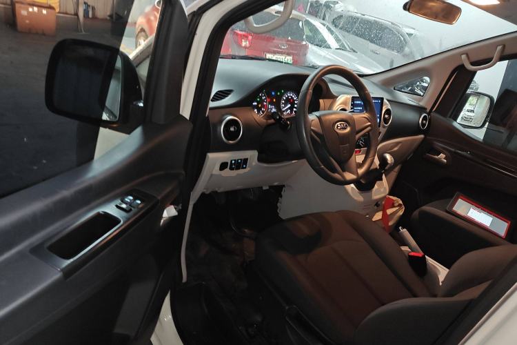 Used JAC Refine M3 2023 PLUS 1.5T 5/7-seat Classic Edition