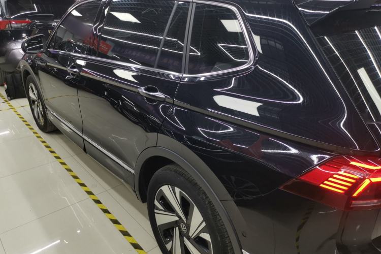 Used Volkswagen Tiguan L 2023 Restyled 330TSI Automatic Two-Wheel Drive R-Line Enhanced Comfort Version
