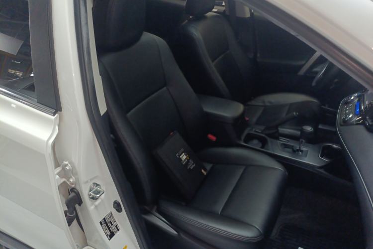 Used Toyota RAV4 2019 2.0L CVT Two-Wheel Drive Fashion X Limited Edition China V Standard
