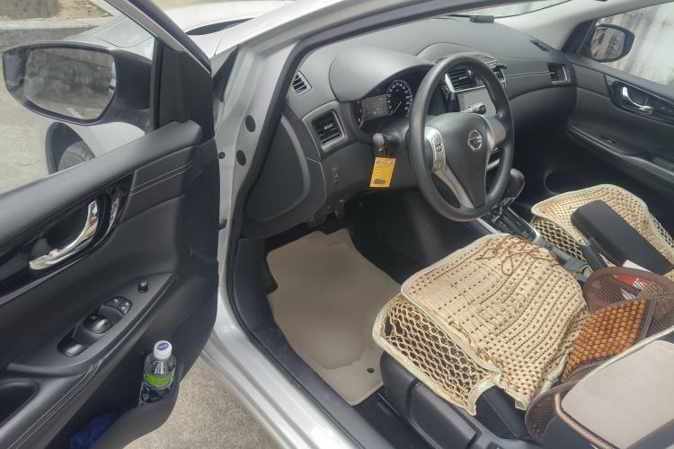 Used Nissan Tiida 2016 1.6L CVT Cool Dynamic Edition