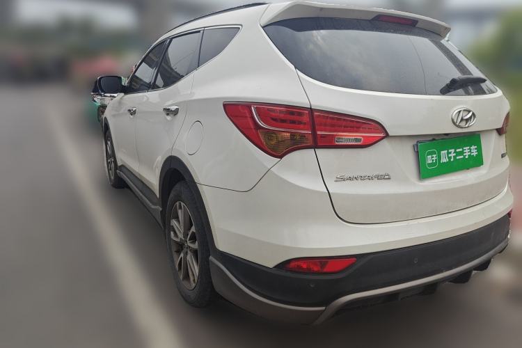 Used Hyundai Santa Fe Classic 2013 3.0L 4x4 Comfort Edition with Navigation 7 Seats Euro IV

