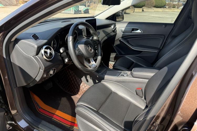 Used Mercedes-Benz GLA 2018 GLA 200 Fashion Model Interior 1